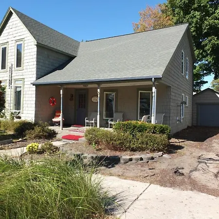 Bayside Cottage - Remodeled And Great Location!